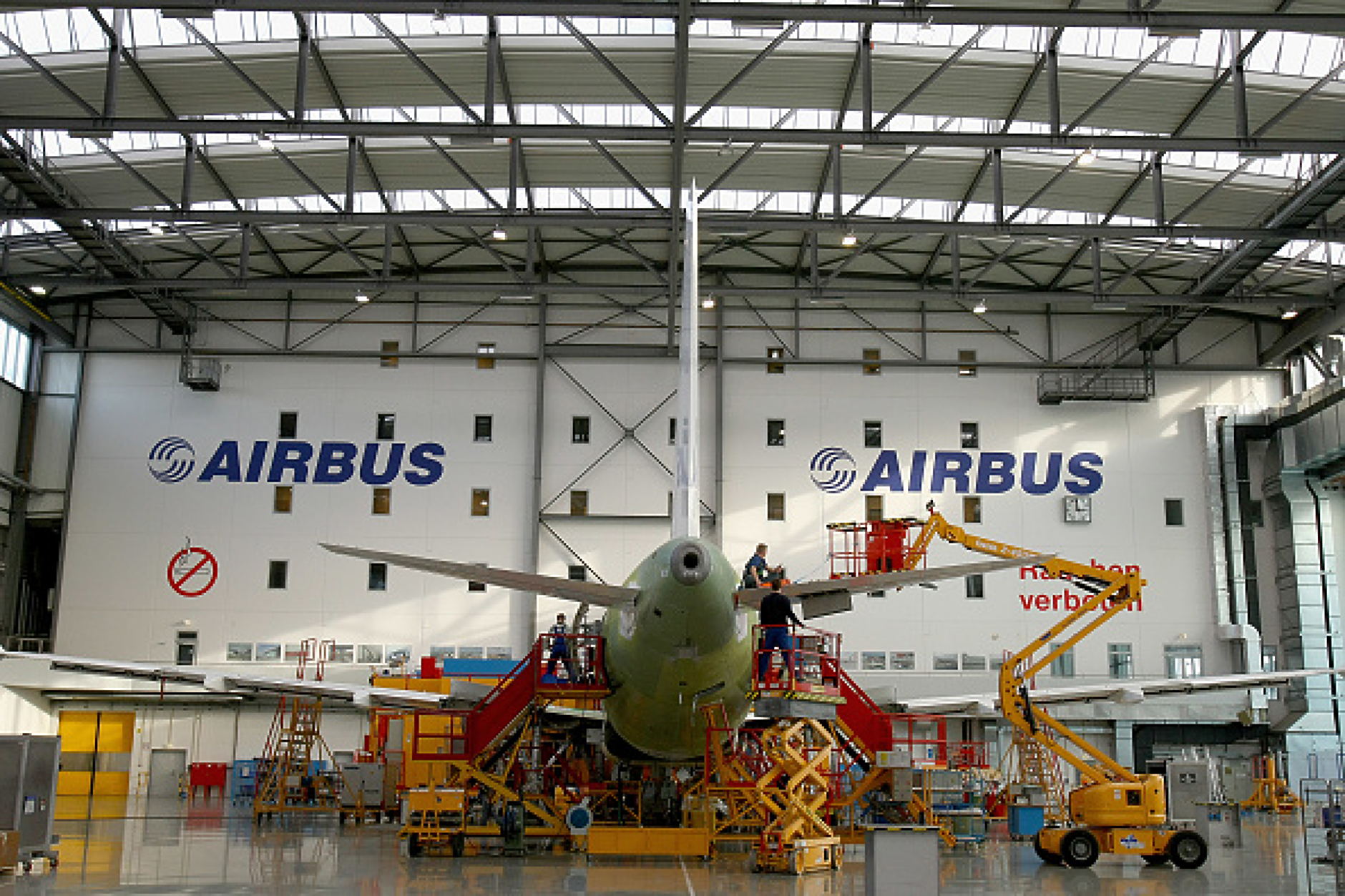 Airbus отмени доставката на 100 самолета за авиокомпанията на Иран