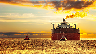 S&P Global предупреди за риск за петролните доставки заради атаките срещу кораби в Червено море