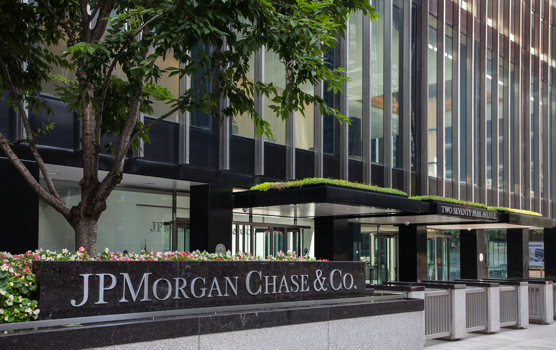 JPMorgan реорганизира бизнеса си и променя висшия ръководен екип