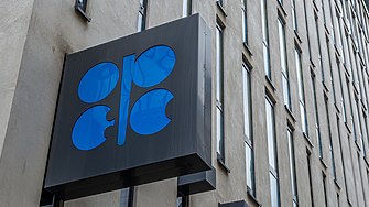 Петролът на ОПЕК се задържа на ниво от близо 83 долара за барел