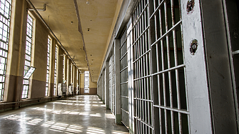 Недостигът на служители в затворите доведе до опашка за излежаване на присъди в Нидерлания