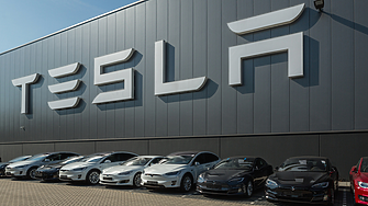 Tesla ще коригира софтуера на 8700 автомобила