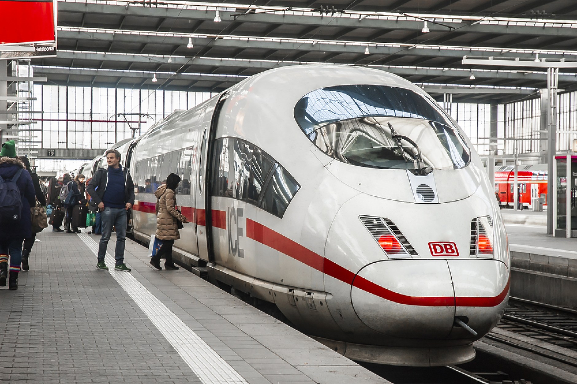 Шефовете на Deutsche Bahn няма да получат бонуси за 2023 г. заради държавна помощ