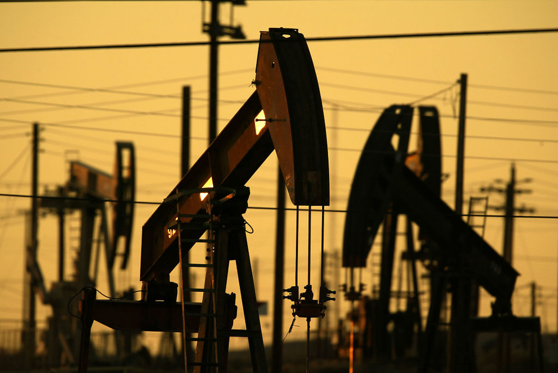 Цените на петрола се повишават на фона на продължаващото напрежение в Близкия изток