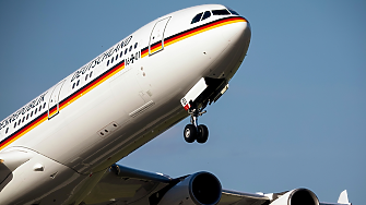 Германските власти продават на части повредения си правителствен самолет, бизнесмен го иска за музей