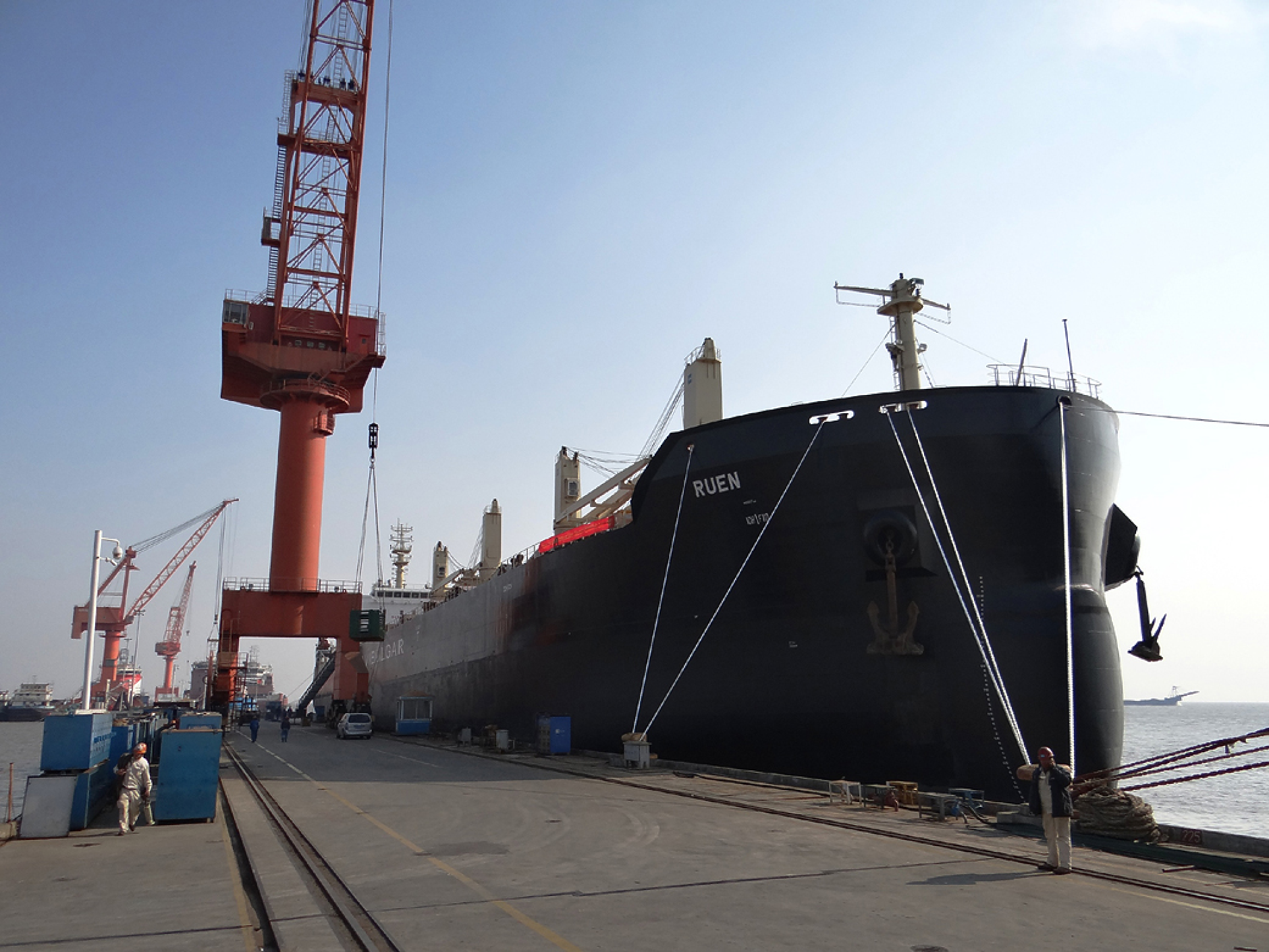 Индия ще съди пиратите, отвлекли кораба Руен 