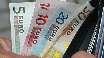 Гърция повиши минималната работна заплата на около 800 евро