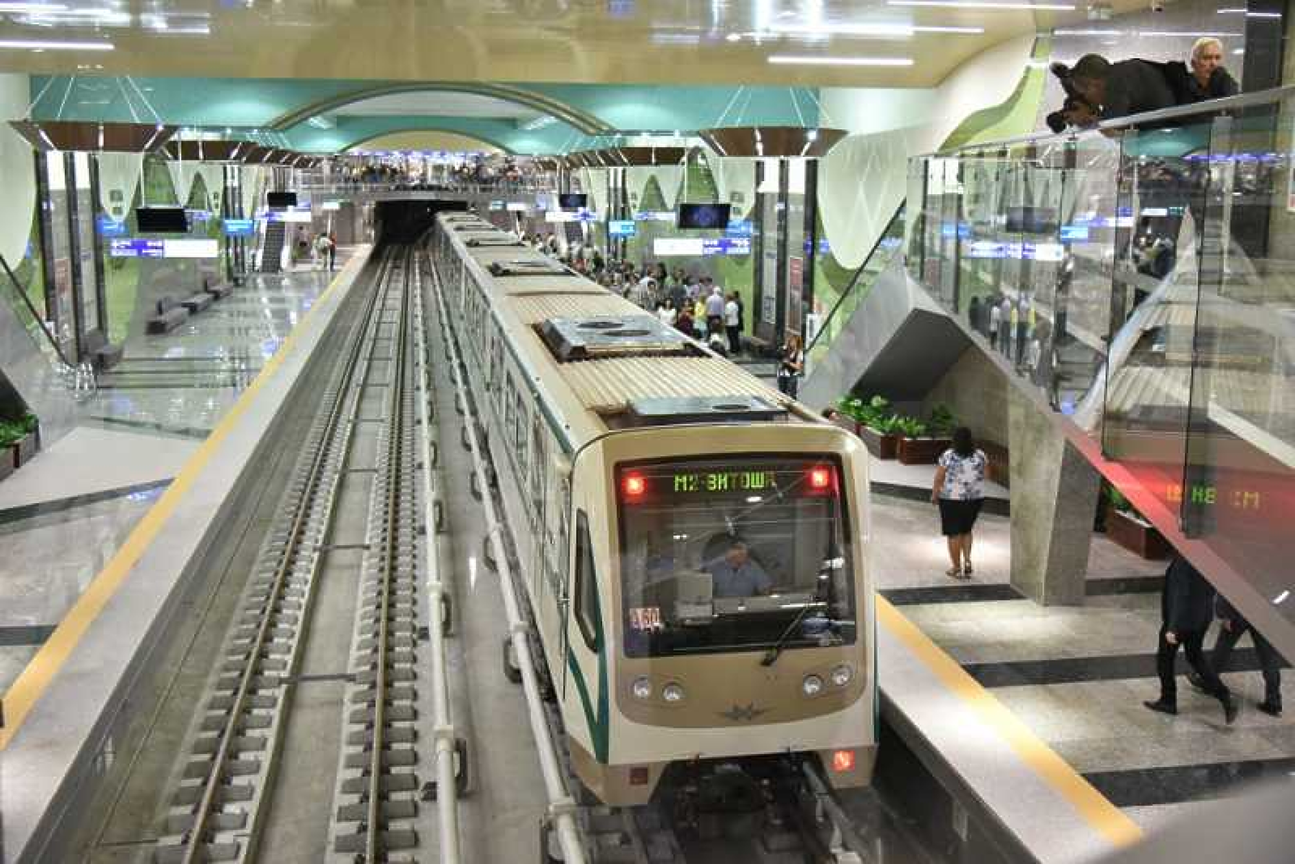 Работещите в метрото ще протестират в петък, възможно е да блокират метростанция Сердика