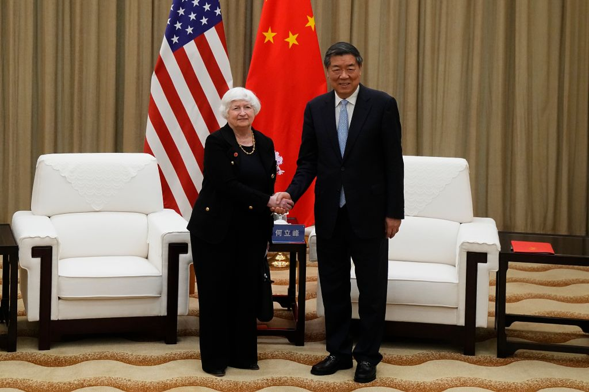 САЩ и Китай се ангажират с разговори за „балансиран растеж“ на световната икономика