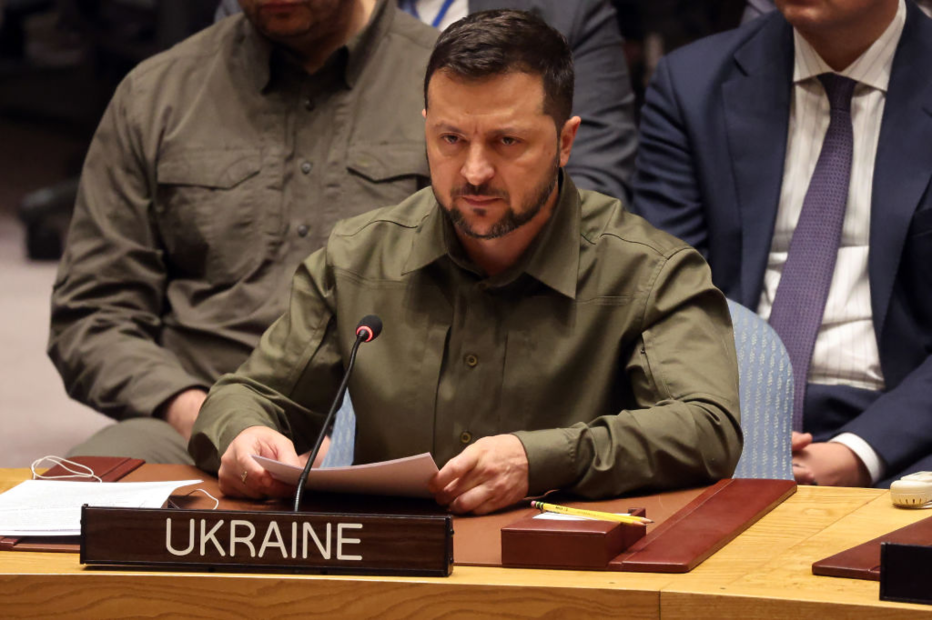 Зеленски отново критикува липсата на доставки на оръжия от Запада