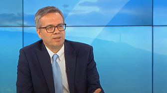 Министър Денков: МОН не въвежда нови правила за провеждането на матурите