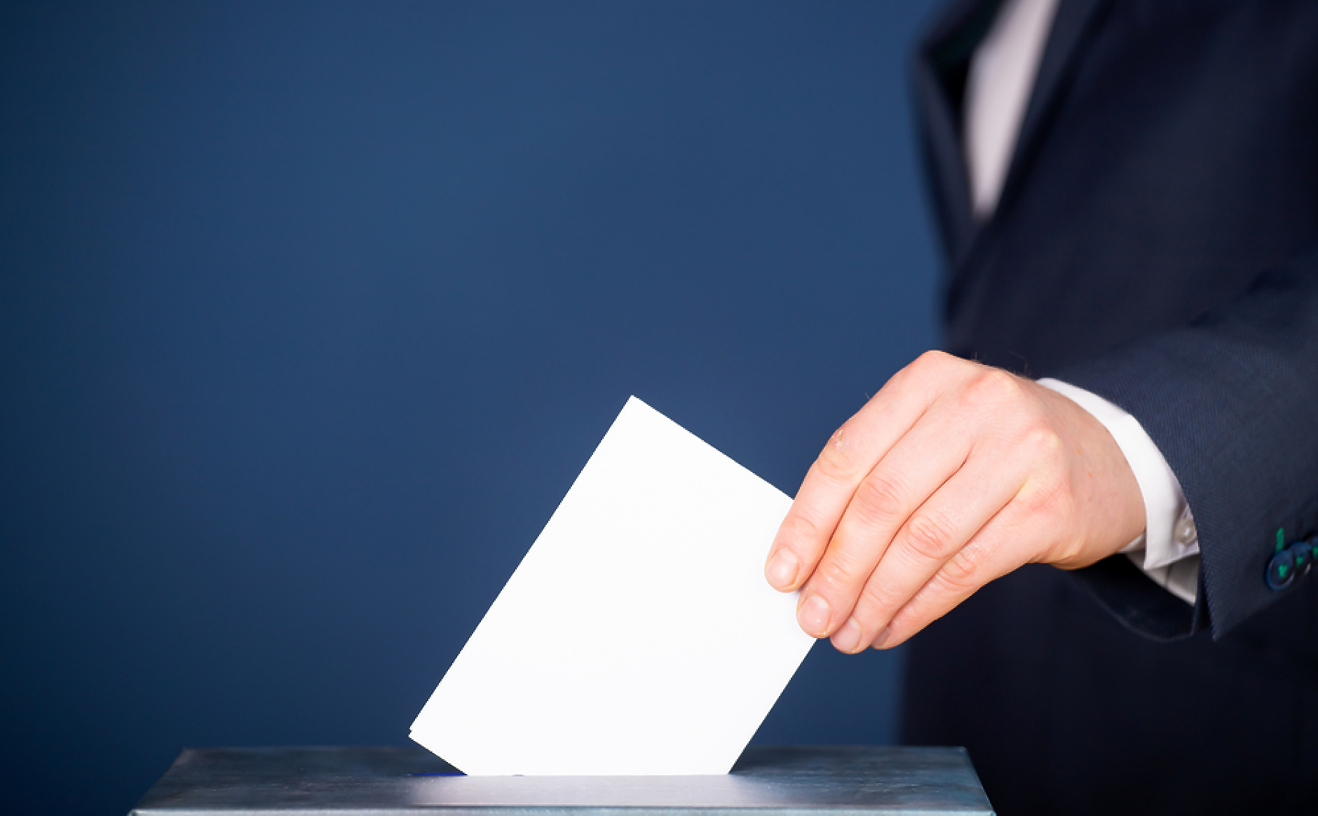 Десет партии и осем коалиции са подали документи за участие в изборите до момента