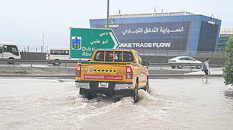 Летището в Дубай се бори с последствията от наводнението,  има отменени полети  