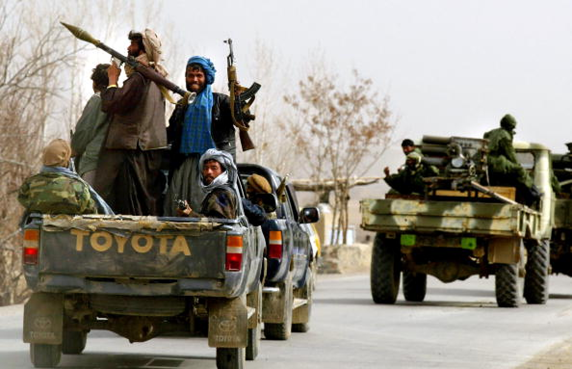 Афганистан прави спецотряд от безработни талибани за борба с „Ислямска държава“ 