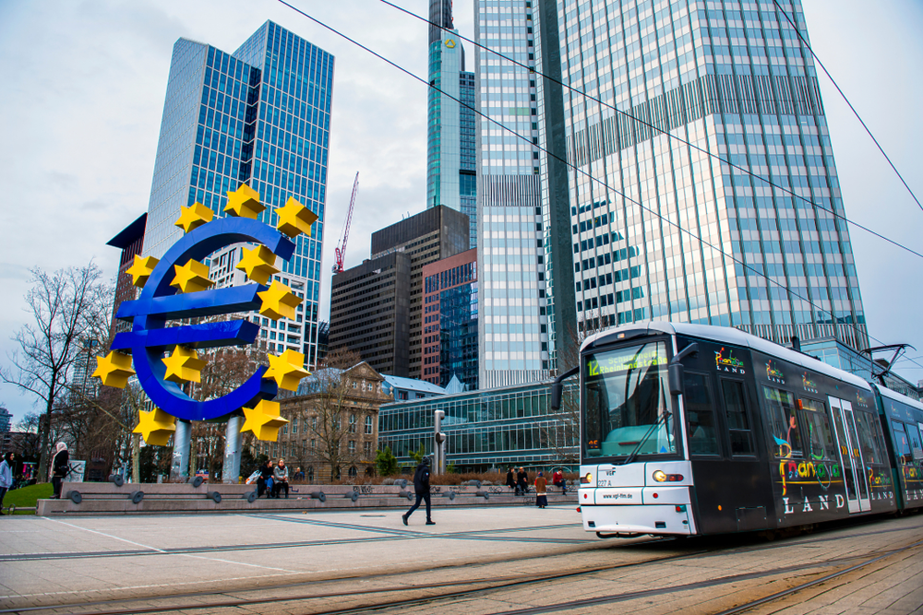 Deutsche Bank и Morgan Stanley ревизираха прогнозите за намаляването на лихвите на ЕЦБ