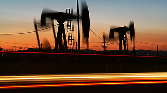 Петролът поскъпна заради ескалацията на напрежението в Близкия изток
