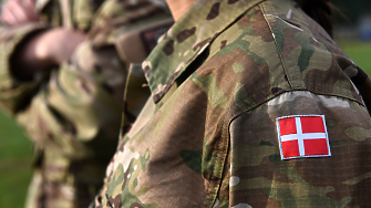 Дания въвежда равна наборна военна служба за жени и за мъже през 2026 г.
