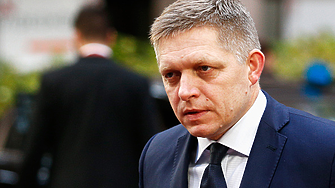 Стреляха по словашкия премиер на излизане от заседание 