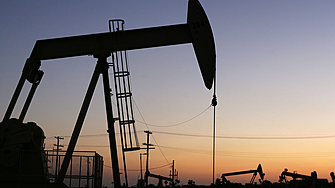 Петролът се е насочил към седмичен ръст на фона на признаци за подобряване на търсенето