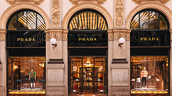 Prada отрече да се готви за поглъщане на Armani и Versace
