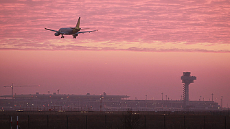 Неидентифициран дрон предизвика закъснения и отклонени полети на летището в Берлин