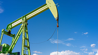 Петролът поскъпва, тъй като прекъсванията на доставките от Венецуела надделяват над опасенията за излишък