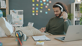 Скритите опасности от изкушението да се скатавате на работното място по време на празниците