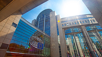 ЕС предлага спешна промяна в пазара на въглеродни емисии, за да предотврати покачване на цените