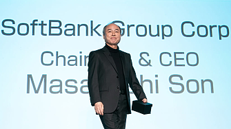 Шефът на SoftBank: Коментарите за балон са богохулство срещу AI
