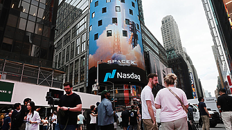 Акциите на SpaceX се сринаха с над 16%, удължавайки спада след рекордното IPO